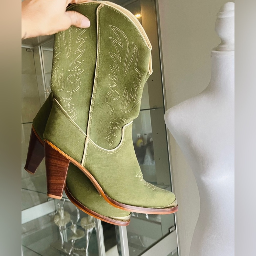 Vintage Zodiac Women's Texan ankle boot in green suede with embroidery